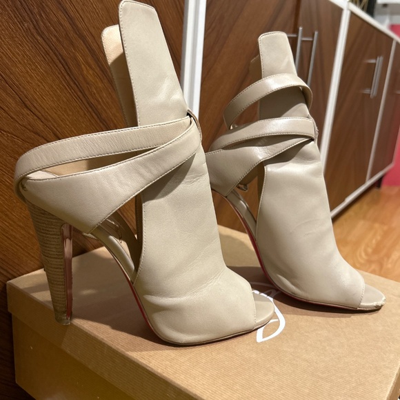 Louboutins Hippik 100 Heel - Picture 2 of 6